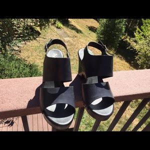 Korks by Kork-Ease! Clogs/ sandals.