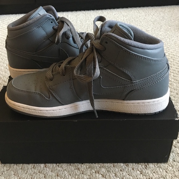 TODAY'S SALE Air Jordan 1 MID (GS) PRICE IS FIRM