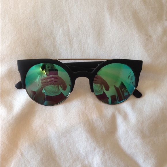 Quay mirrored sunglasses