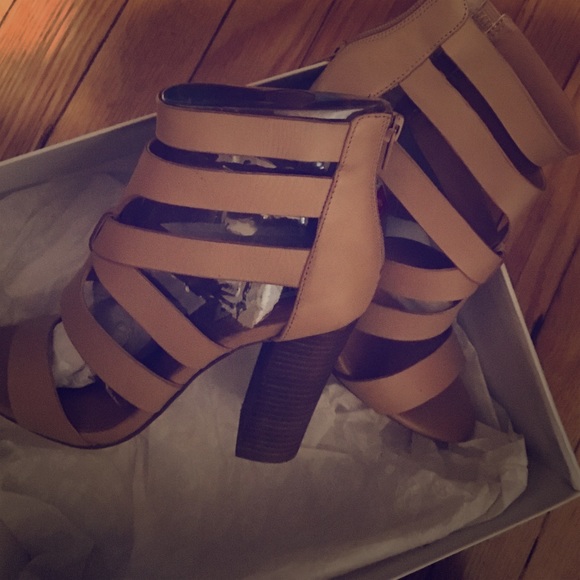 Steve Madden Cruzz Natural LE pumps - Picture 1 of 2