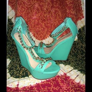 Turquoise chain wedges
