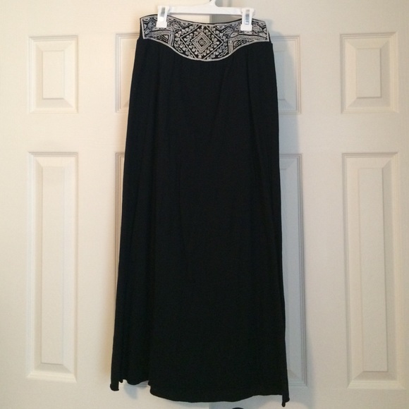 Black maxi skirt with cute stitching