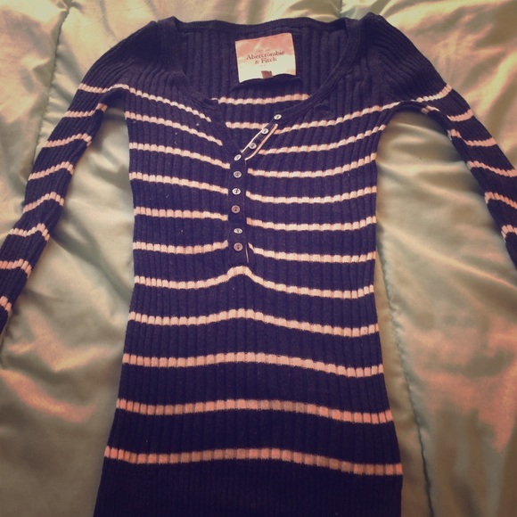 Abercrombie and Fitch light sweater/long sleeve