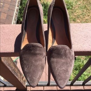 Clarks classic suede pumps