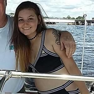 Meet your Posher, Caroline