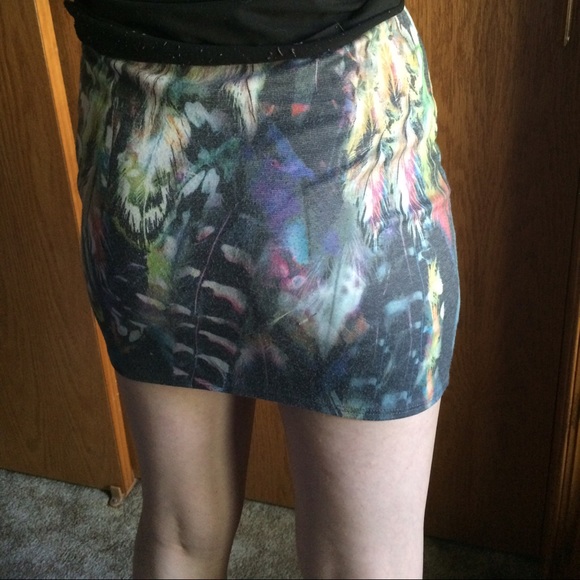 Feather Printed Body Con Skirt - Picture 2 of 2