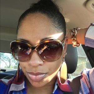 Meet your Posher, Carmenese