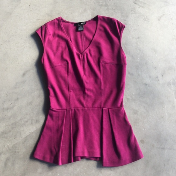 Aqua cap sleeve peplum - fuschia color, Sz Small