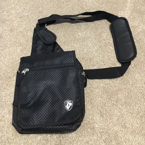 BNWOT cross body travel Heys bag