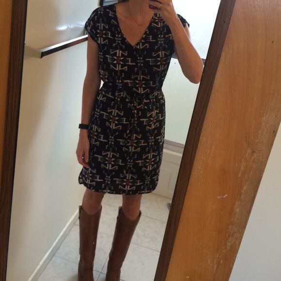 SOLD Tie waist vneck navy Aztec print dress