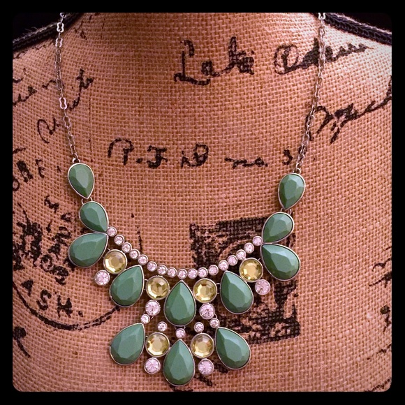 🌿Lia Sophia Statement Necklace🌿