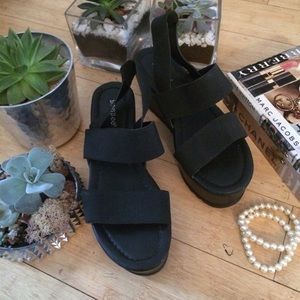 🏝SUMMER SALE🏝 Black Straps Platform Heel Shoes