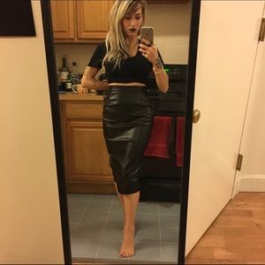 Deadly dames pencil skirt black faux leather