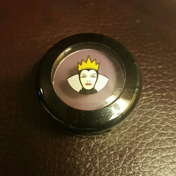 MAC single shadow in Vile Violet