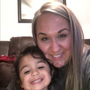 Meet your Posher, Larissa