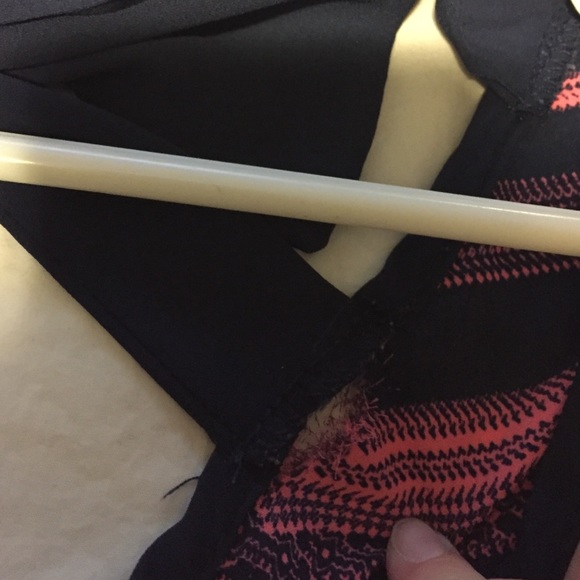 thin chevon shirt with bow in the back - Picture 2 of 2