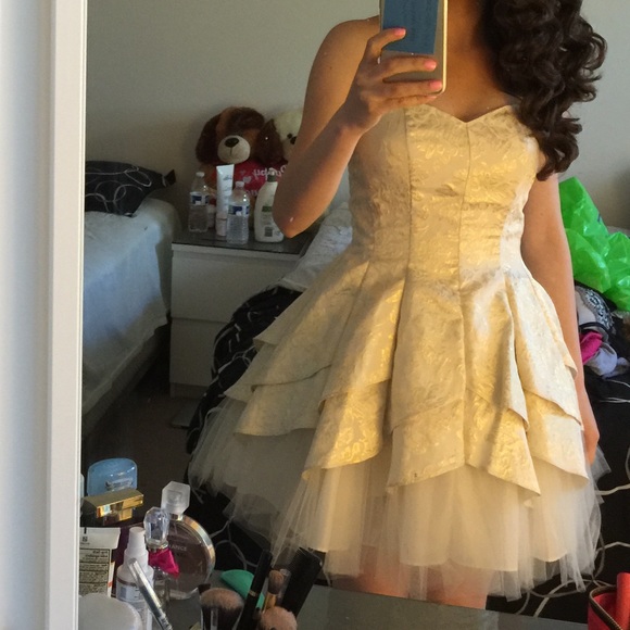 Sale✨✨Creamy flawy short dress!!