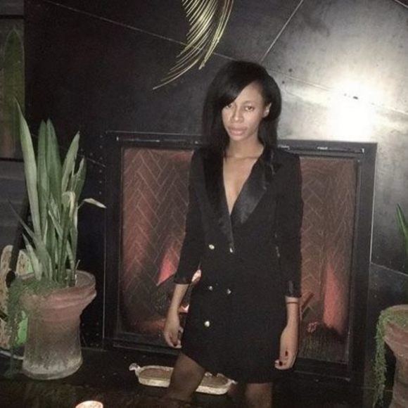 Meet your Posher, Szena - Picture 1 of 1