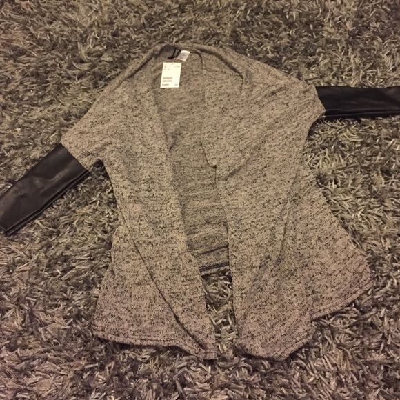 Grey open cardigan with leather quarter sleeves