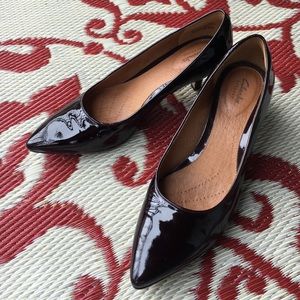 Clarks gently-used burgundy patent pumps, 2"