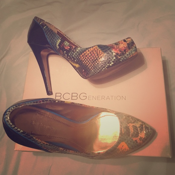 BCBG snake heels - Picture 1 of 1