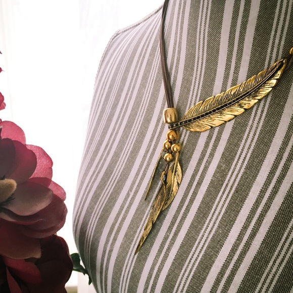 Unique Gold Metal Feather Drop Necklace - Picture 2 of 3