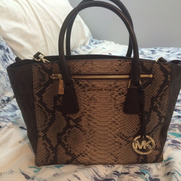 NWOT Michael Kors Selma Bag Size Medium
