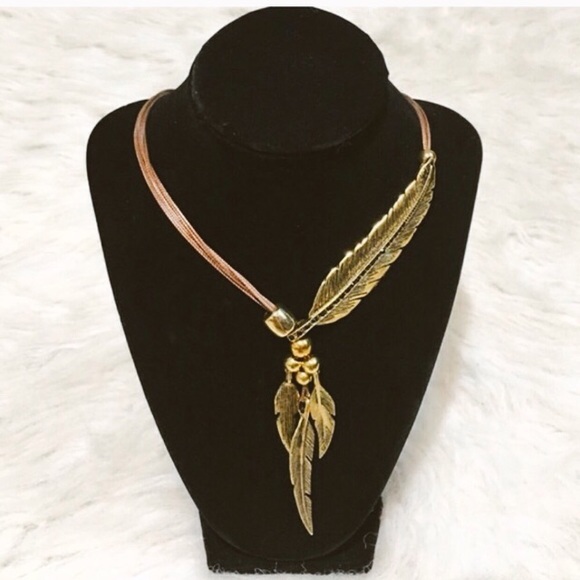 • Feather Necklace // Silver or Gold - Picture 7 of 7