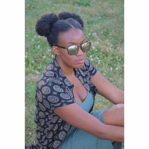 Meet your Posher, Cynthia