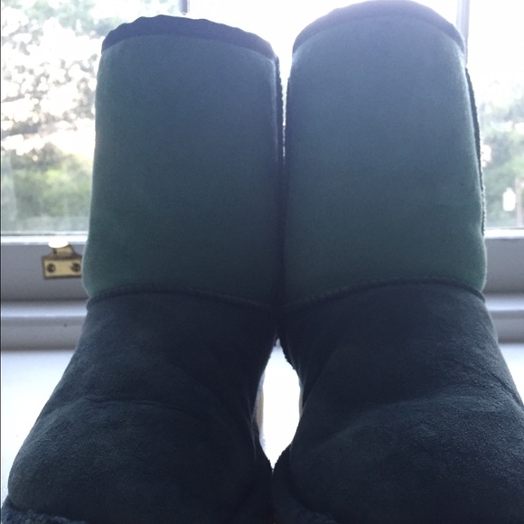 UGG classic short patchwork boot! Blue tones!