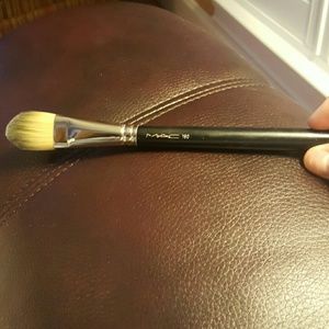 MAC 190 Foundation Brush