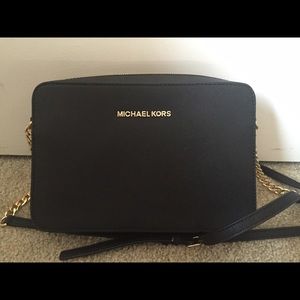 Adorable Michael Kors jetset black crossover