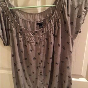 Large American Eagle floral blouse -Gray and Black