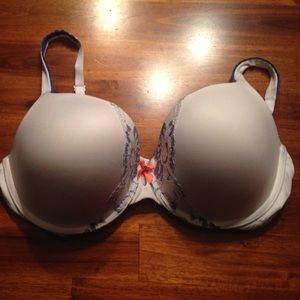 Victoria's Secret 38DD bra