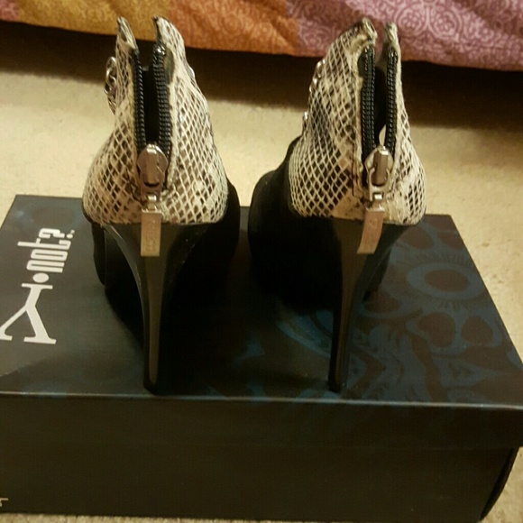 Open toe heels - Picture 3 of 4