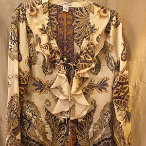 Beautiful long sleeve blouse.