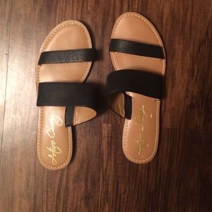 Sandals size 9