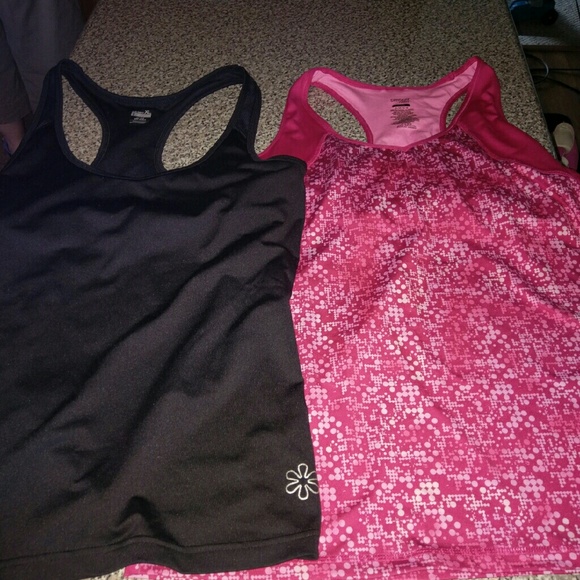 Bundle of workout tanks Old Navy size XL