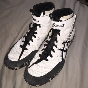 Wrestling shoes