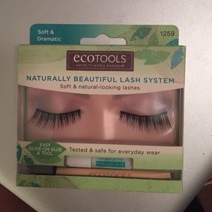 ⭐️MOVING SALE!⭐️EcoTools Soft & Dramatic Lashes