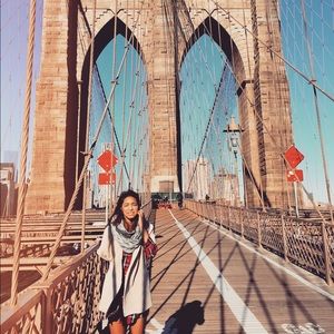 Meet your Posher, Lory