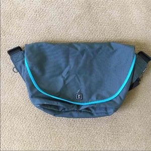 Rickshaw Bagworks Zero Messenger Bag size Medium