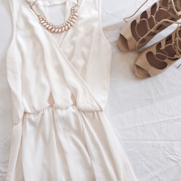 Lush sleeveless cream dress