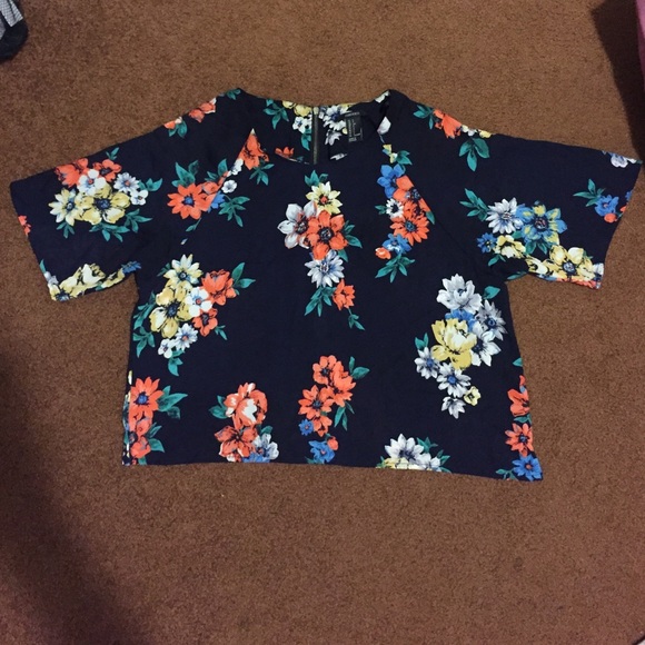 Short sleeve floral blouse
