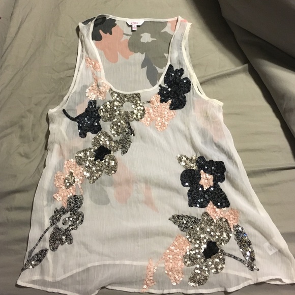 Sleeveless white blouse with sequin flowers