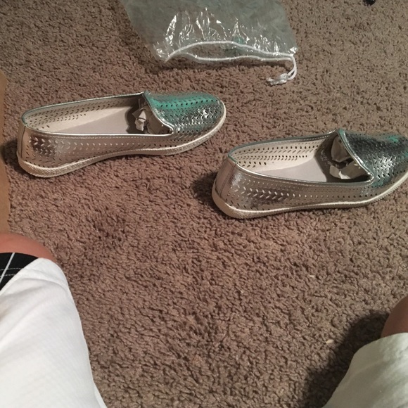Brand new never worn silver dress/casual shoes. - Picture 2 of 4