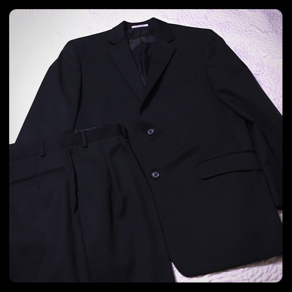 Dark charcoal men's classic fit suit