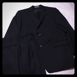 Dark charcoal men's classic fit suit