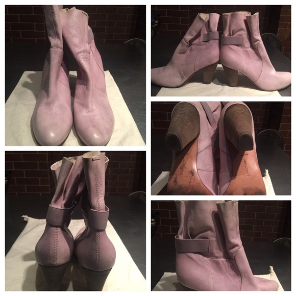 Janet & Janet lilac leather ankle boots