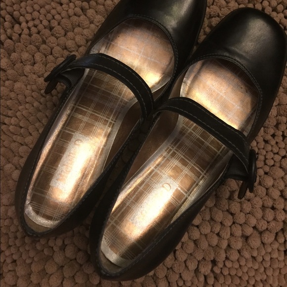 Michelle D Shoes! - Picture 1 of 2